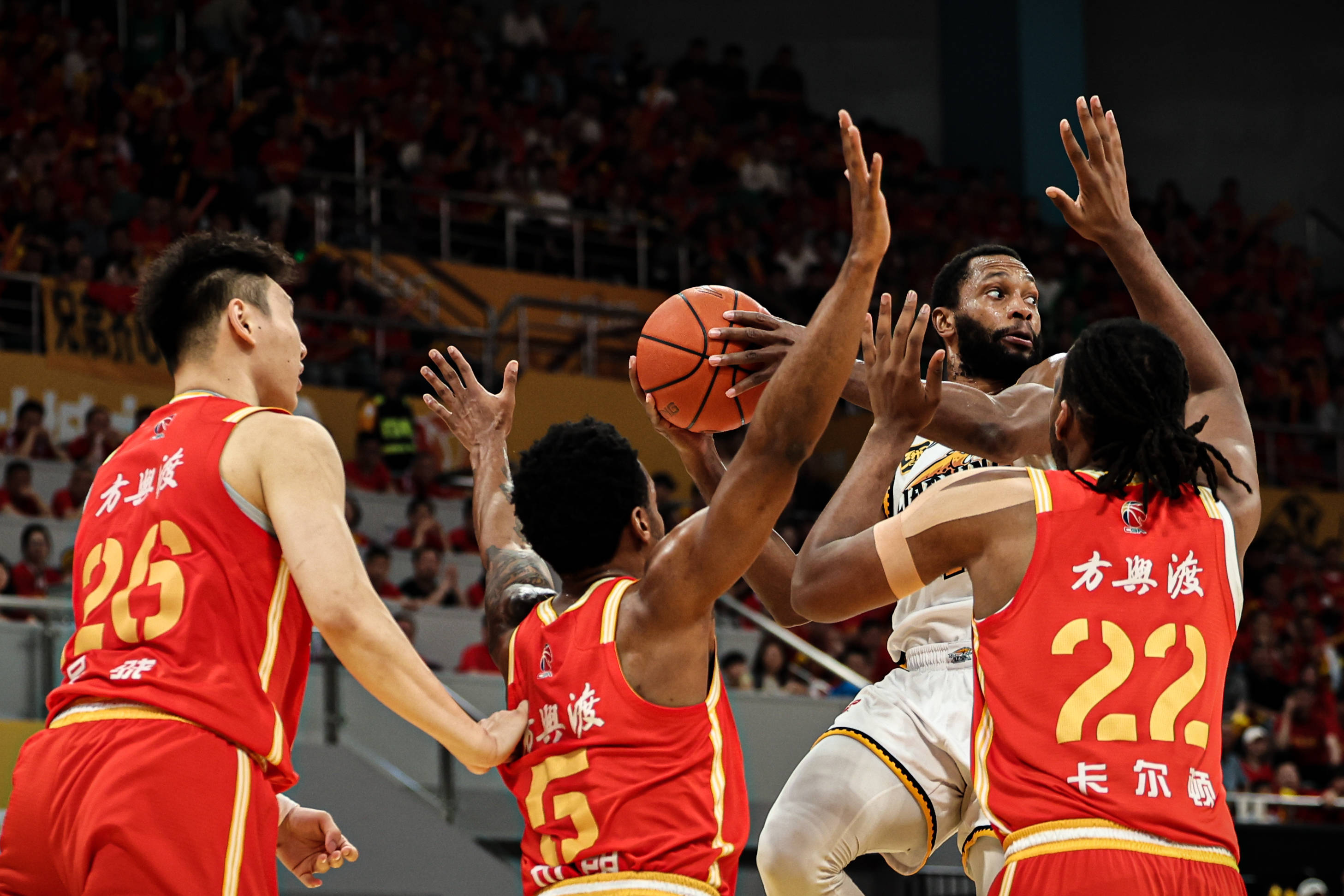 熊猫体育-西班牙国家队训练开放日，集结日临场应变引观众欢呼，CBA季后赛在即，数据层面出现新趋势的简单介绍