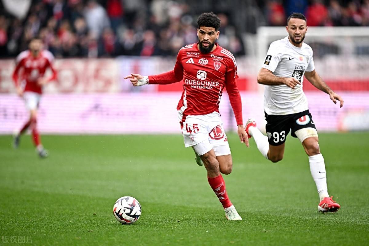 熊猫体育-包含圣安东尼奥马刺训练开放日；转会期战术微调引欢呼；法甲在即；数据趋势出现新变化的词条